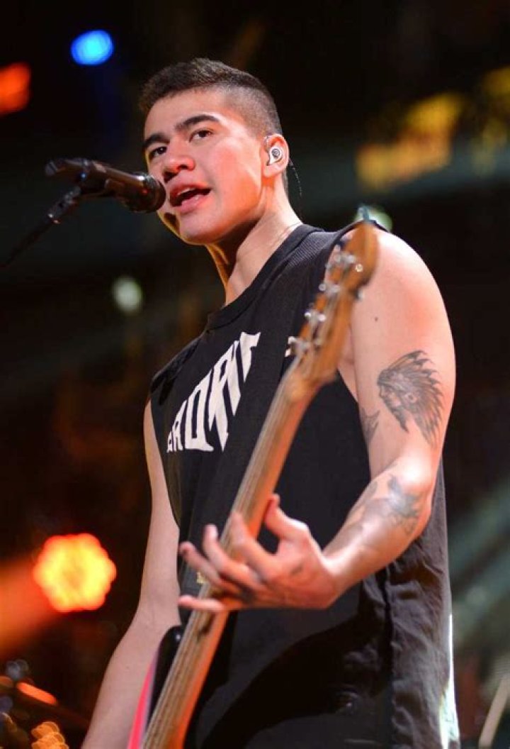 Calum Hood bio: age, height, sister, girlfriend, net worth, tattoos