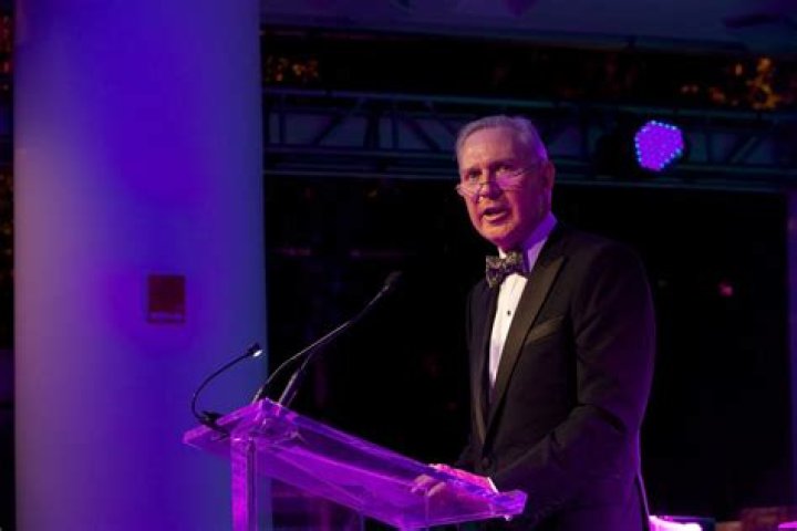 Efren Reyes Net Worth – How Much is Reyes Worth?