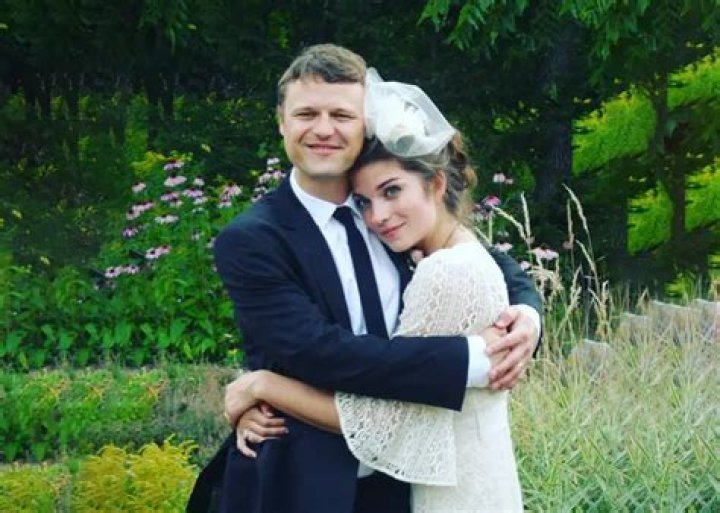 Explore Annie Murphy’s Relationship with Her Husband of 10 years