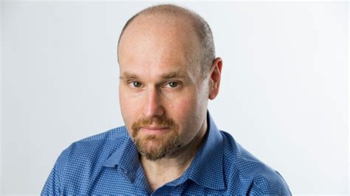 Glenn Thrush NYT, SNL, Podcast, Heart Attack, Bio, Wiki, Age, Salary, and Net Worth