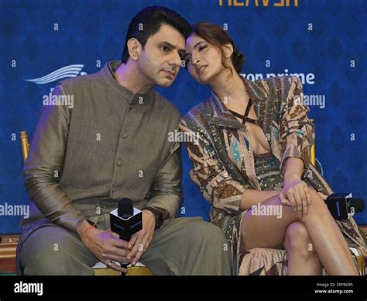 Is Arjun Mathur from 'Made in Heaven' Really Gay? Details About His Relationship, Wife