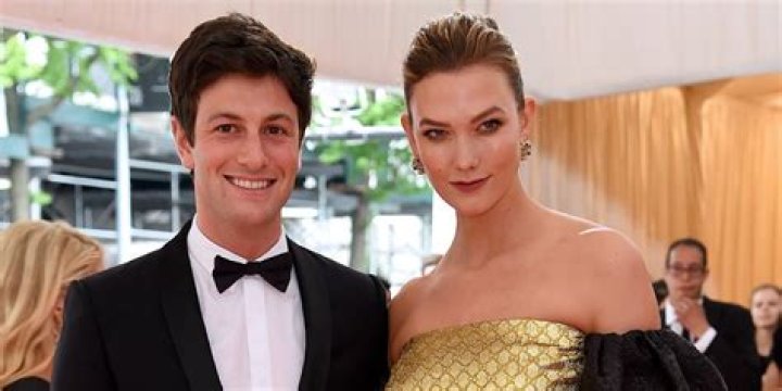 Karlie Kloss Reveals Never Known Boyfriend & Dating Details! He's A Family Now
