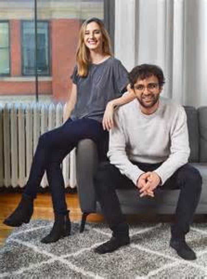 Mana Mansour estimated Net Worth, Age, Affairs, Height, Dating, Relationship Stats, Salary as well as short Biography with top 10 popular facts!