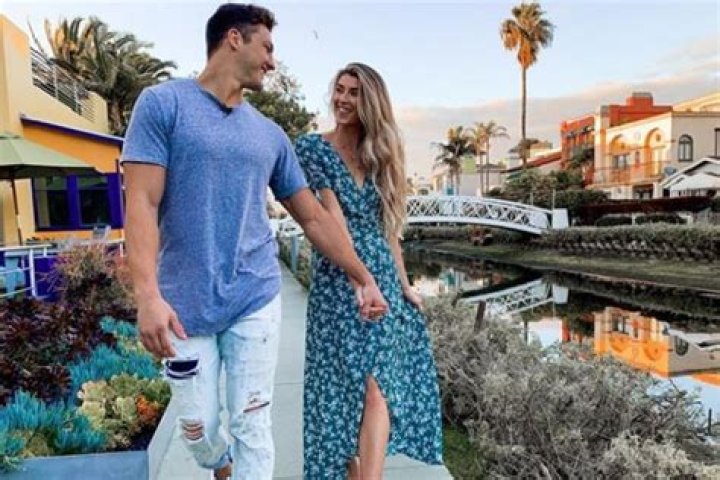 
Meet The Pair Of Josh Brueckner And Katie Betzing, The Pair Behind Jatie Vlogs
