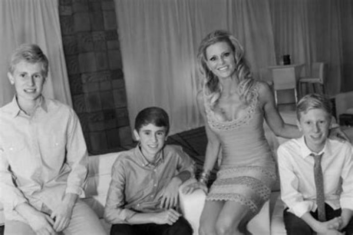 Robert Sarver’s Wife Penny Sanders – Involvement In Charity And Career