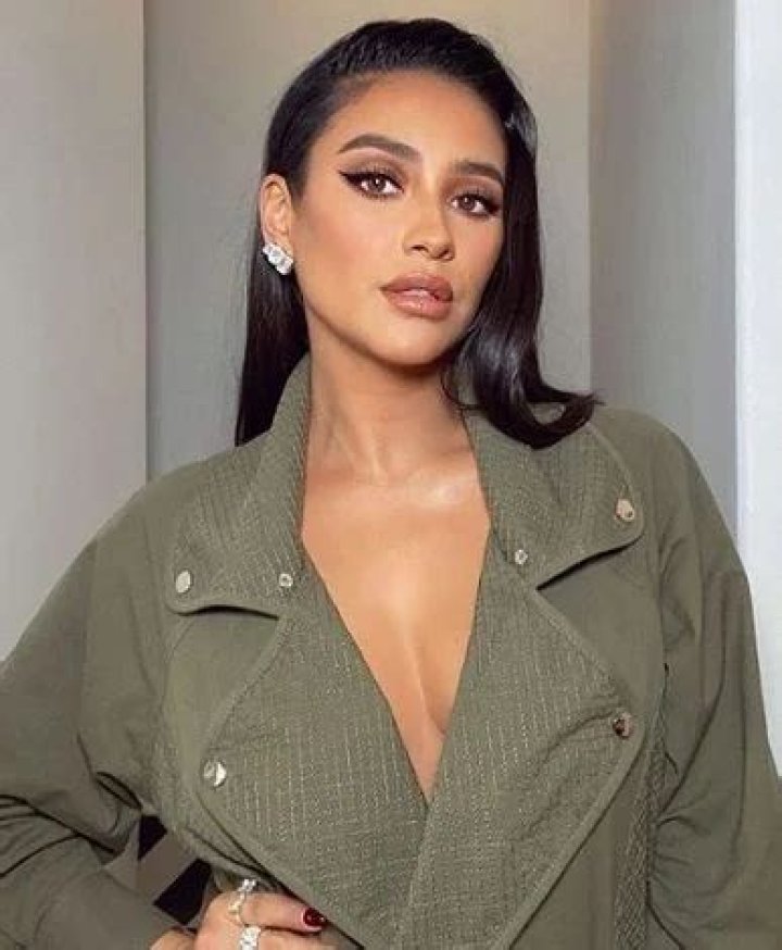 Shay Mitchell Height, Weight, Age, Husband, Biography, Family & More