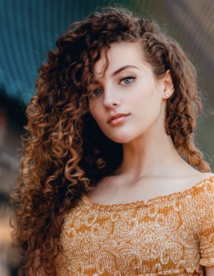 Sofie Dossi – Biography, Facts & Life Story