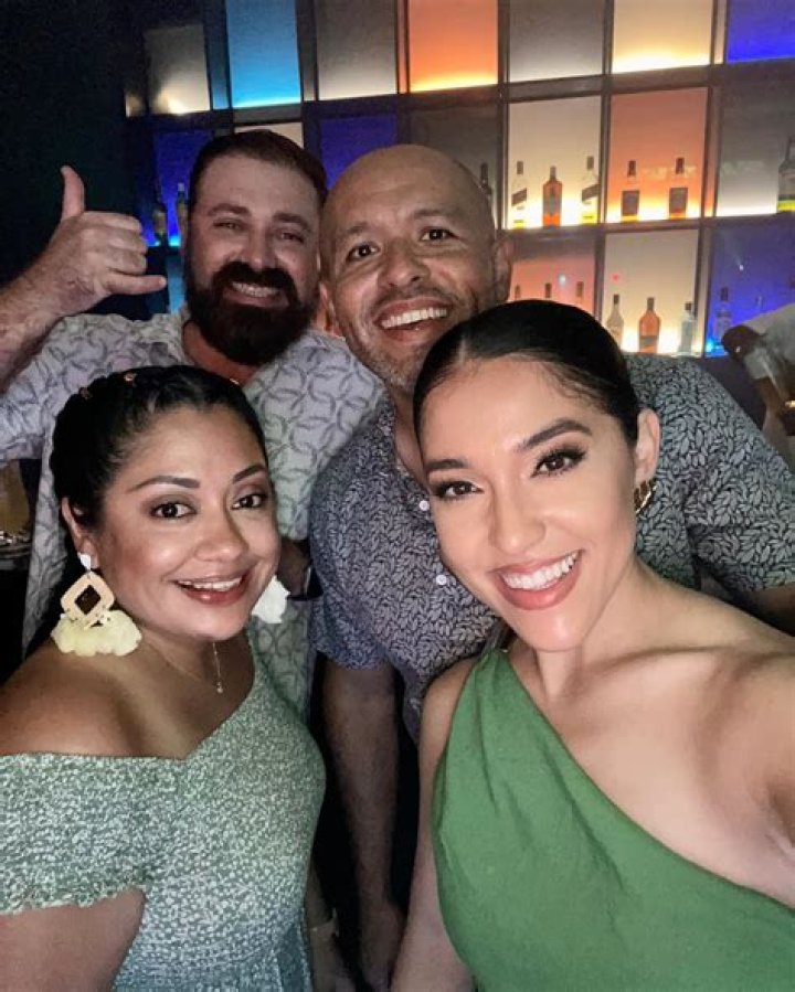 Stephanie Olmo Fox 10, Bio, Wiki, Age, Husband, Twin Sister, Salary, and Net Worth